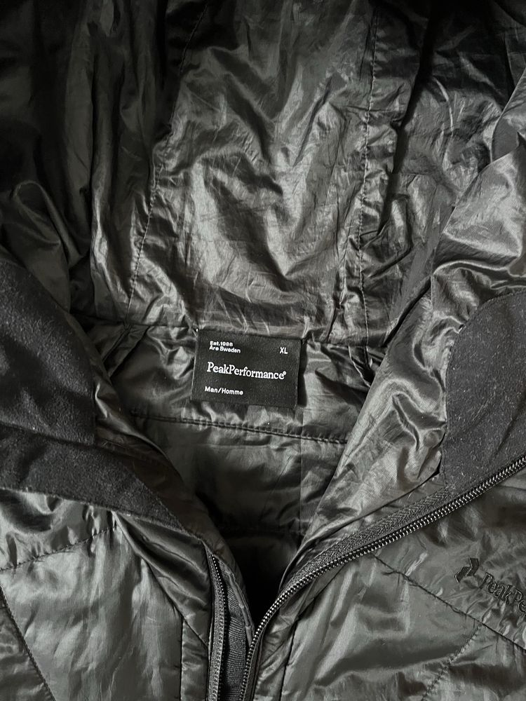 Легка куртка Peak Performance розмір XL