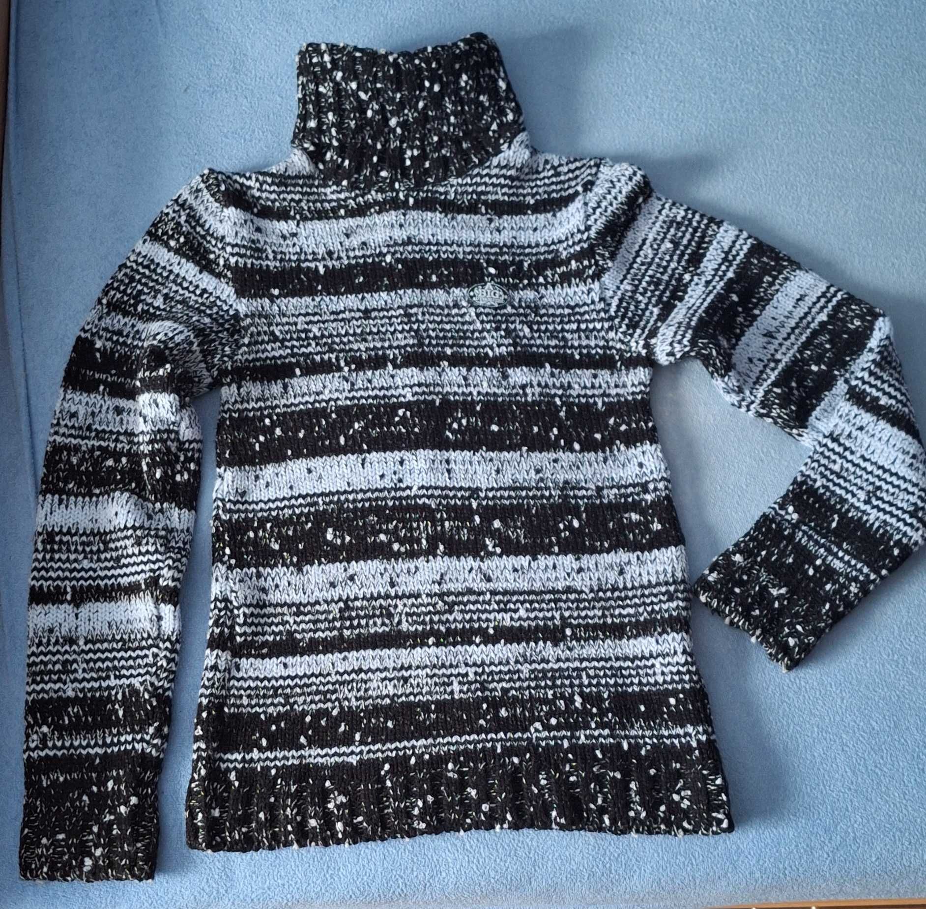 Gruby sweter. Golf