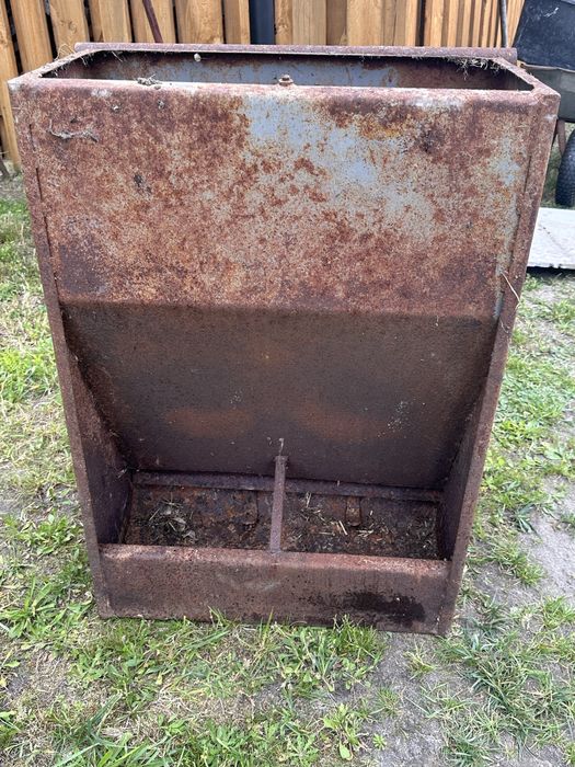 Бункерна годівниця для свиней