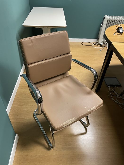 Cadeiras bege tipo pele