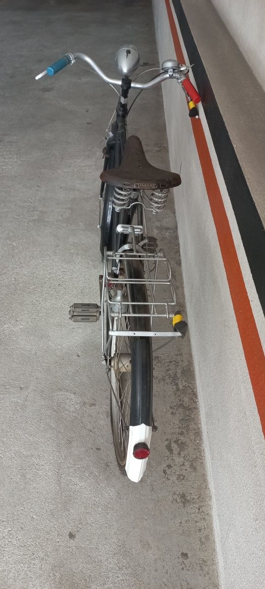 Bicicleta pasteleira antiga