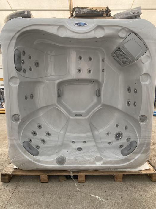 NOWE Jacuzzi RLX 30 Jacuzzi – Luksus za 19 900 zł! Zima 2026