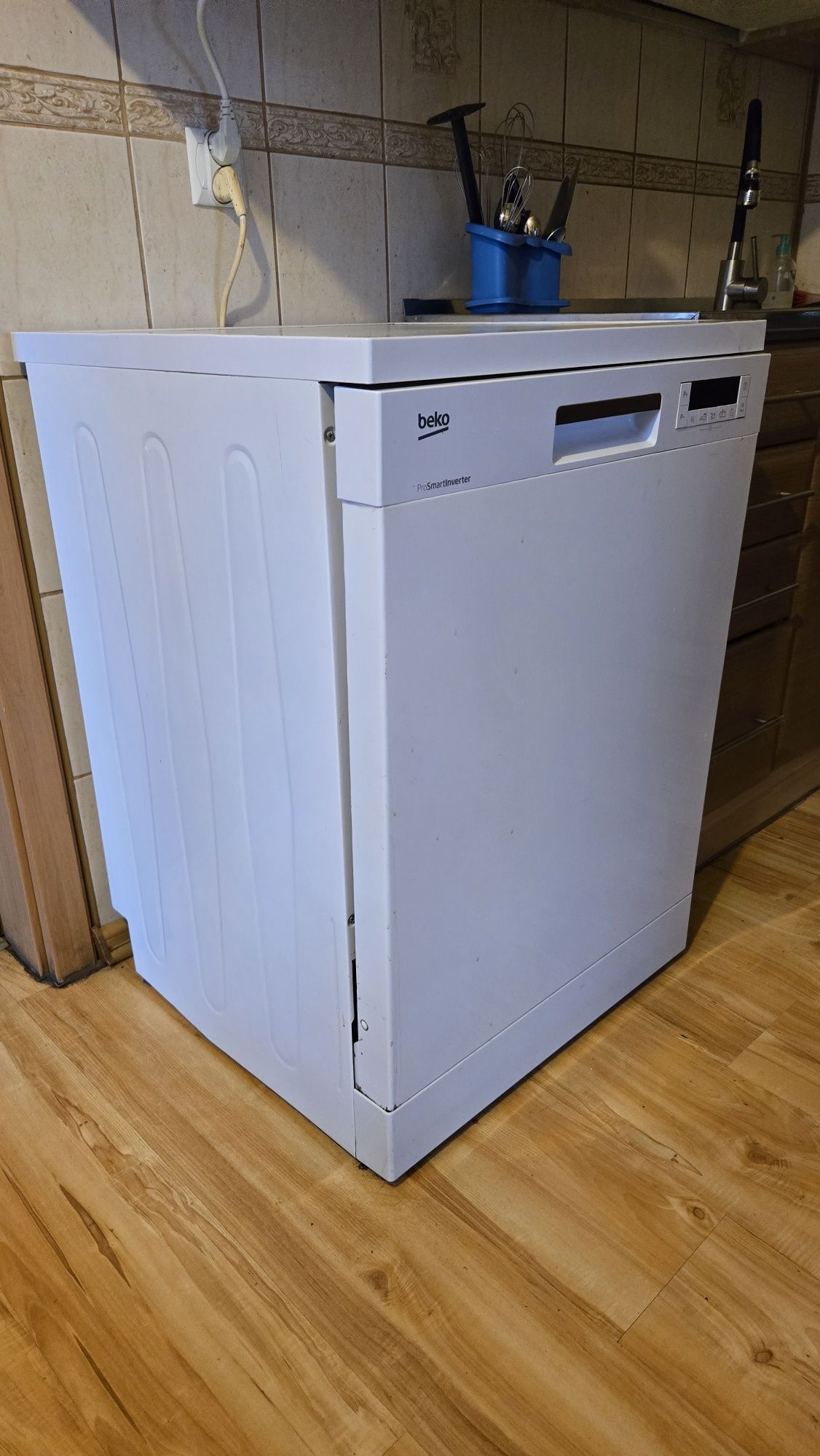 Zmywarka BEKO DFN 26220 W - uszkodzony włączniki