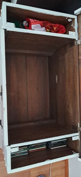 Baú de madeira restaurado.