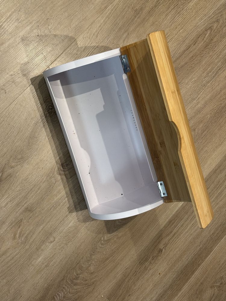 Chlebak biały z bambusową roletą w stylu DUKA, skandynawski design