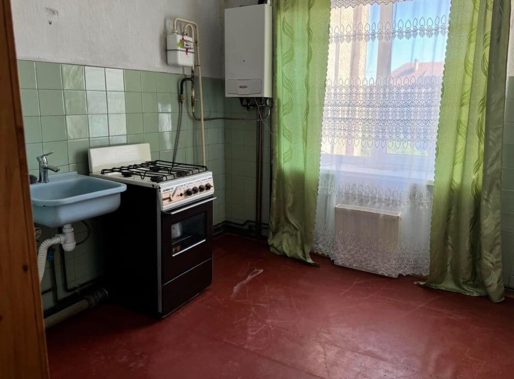 Продається  трьохкімнатна квартира в центрі міста Снятин