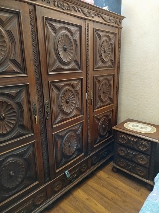 Mobilia de quarto em mogno