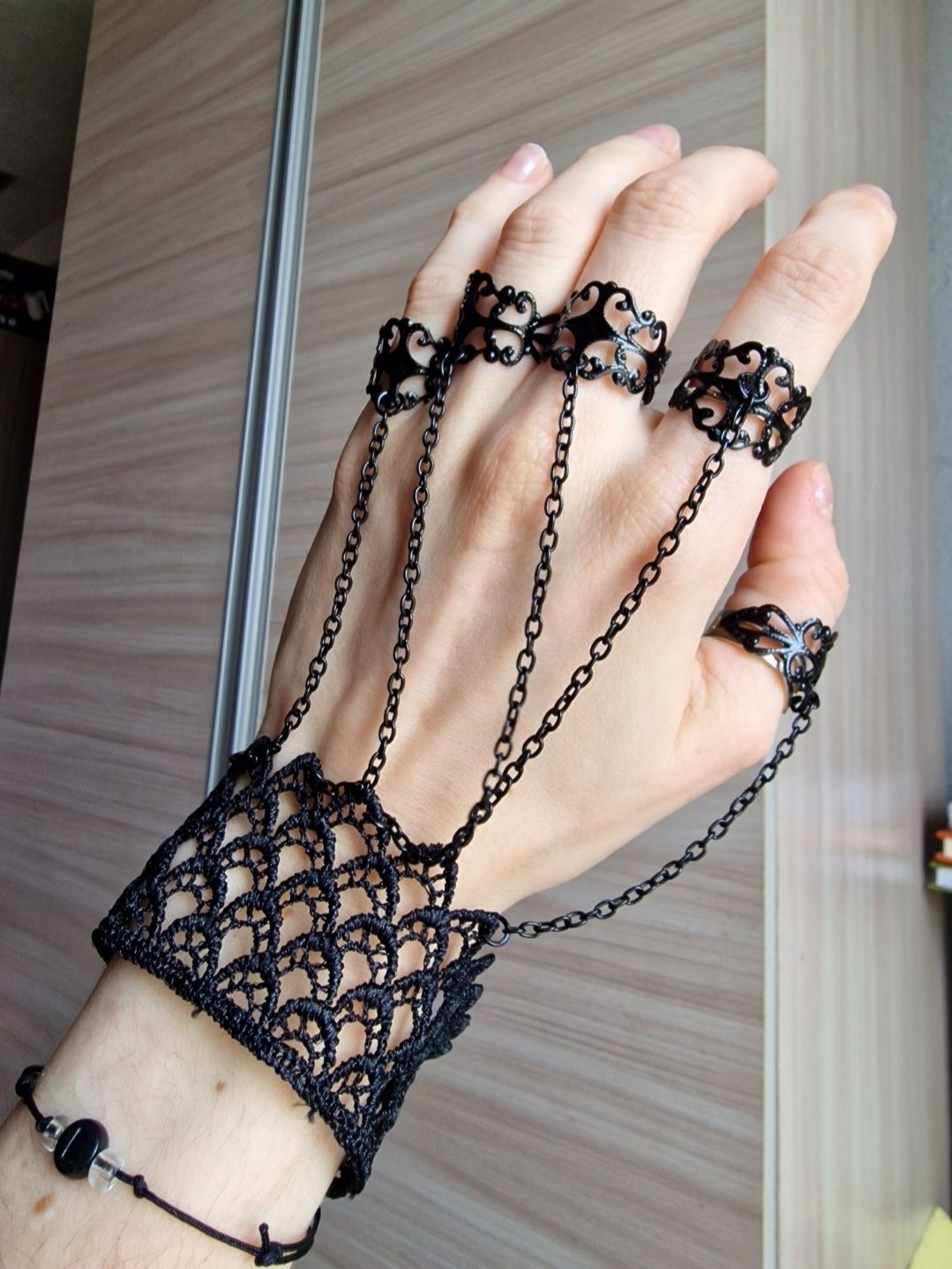 Koronkowa bransoletka zestaw pierścionków
czarna biżuteria na dtoń emo