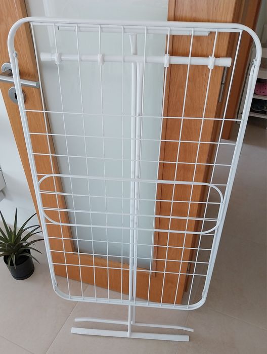 Estendal de roupa pé extensível e dobrável