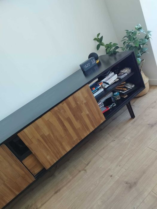 Móvel de sala em madeira maciça