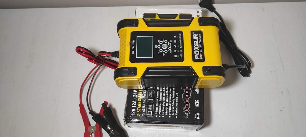 Потужне зарядне FOXSUR 12В-12А 24В-6А