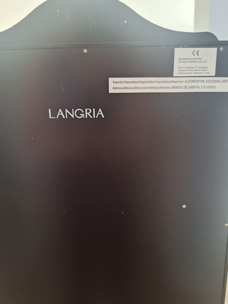 Szafka na biżuterię z lustrem i podświetleniem LED
