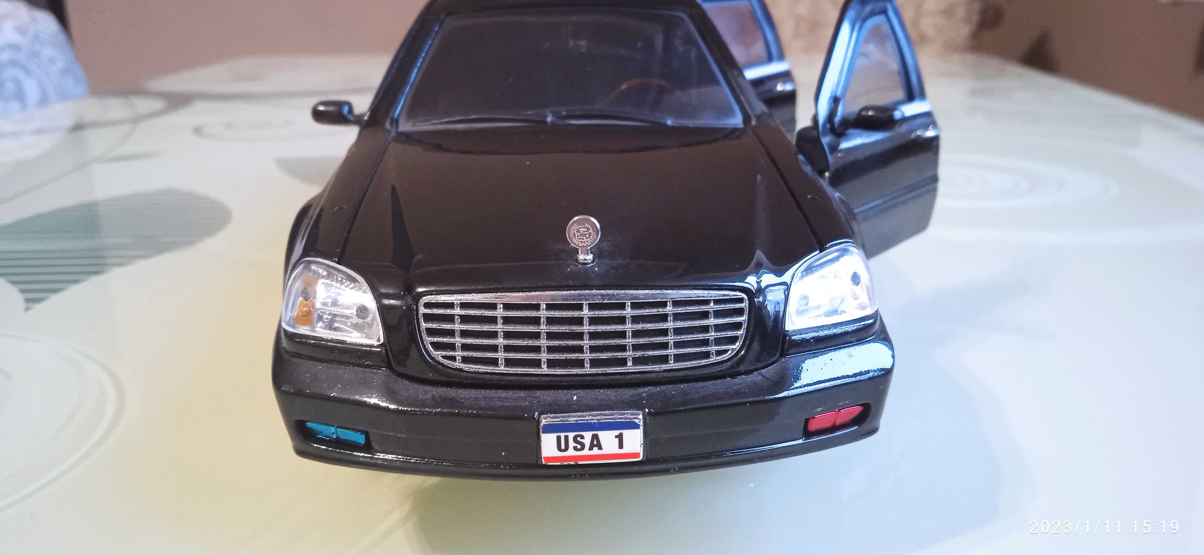 модель 1.24 Road Signature 2001 Cadillac DeVille Presidential Limo