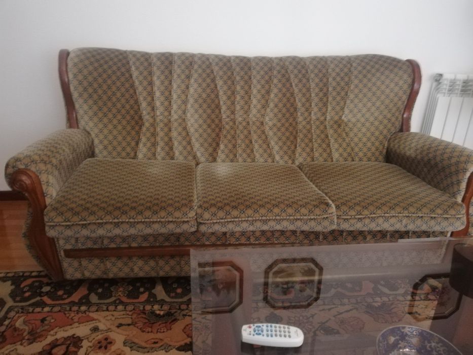 Sofá cama e Cadeiroes