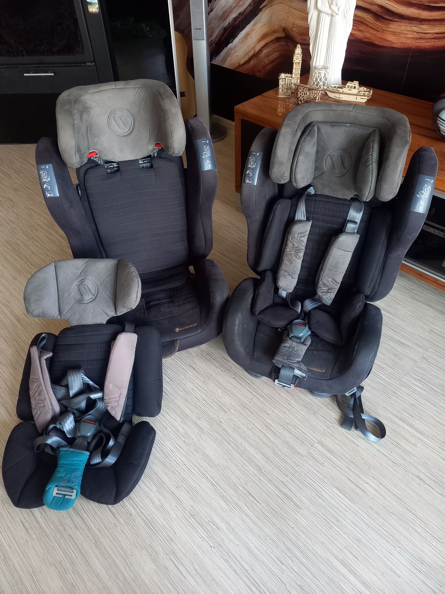 Fotelik samochodowy Avionaut EVOLVAIR 9-36 kg w opcjach  9 - 18 kg i