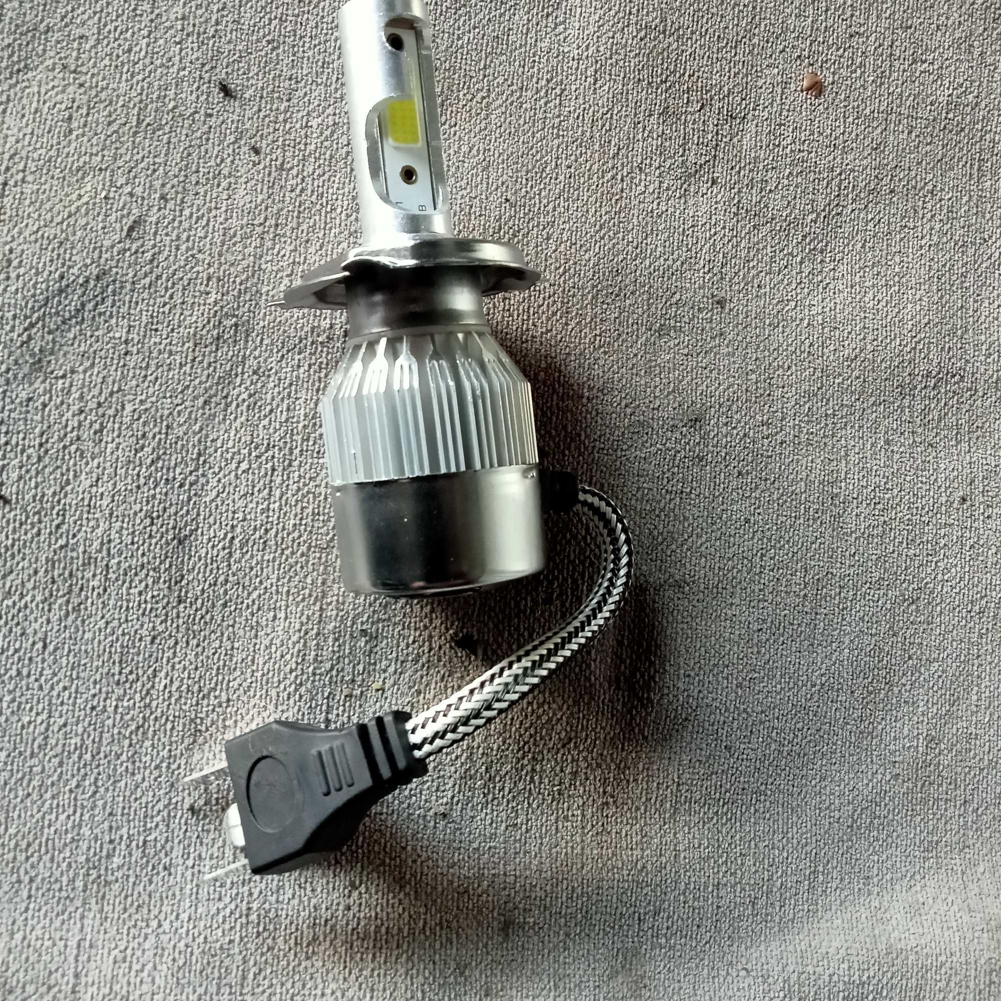 Sprzedam żarówkę H4 LED