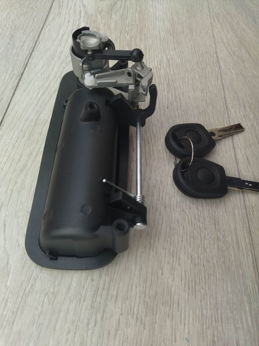 Ручка задняя задня ляди багажника Гольф 4 Golf Caddy Кадди Polo T5 т5