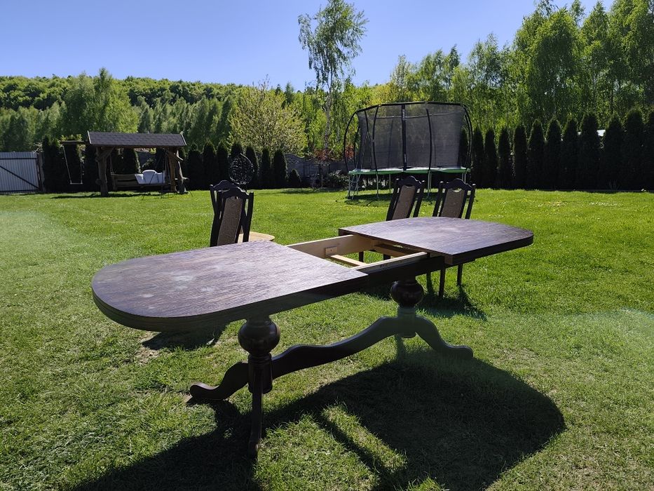 Stół rozkładany z 8-mioma krzesłami