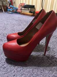 Продам стильные туфли красного цвета из нату