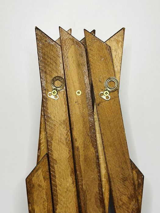 Розкладний деревʼяний вішак на стіну