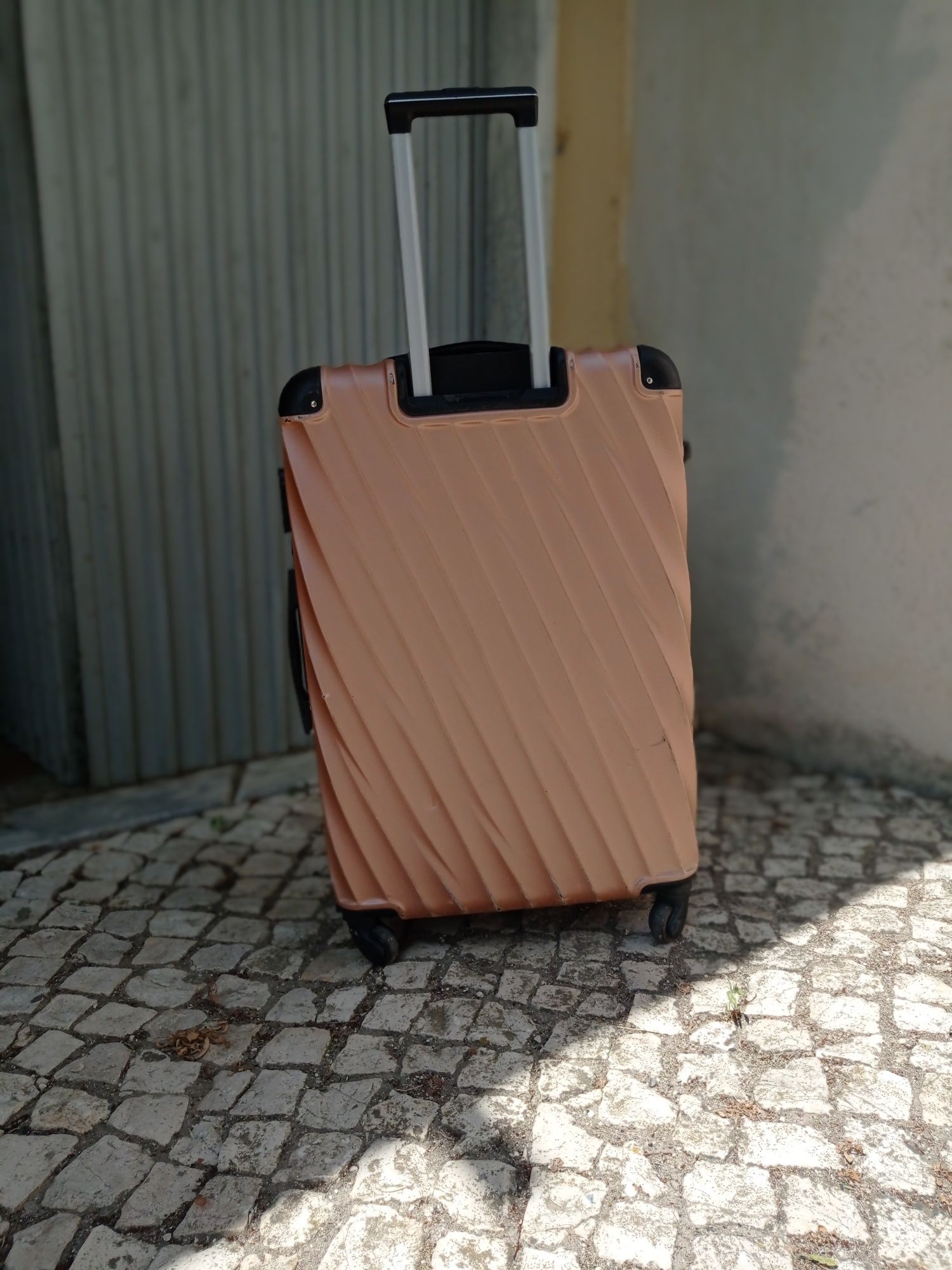 Mala de viagem em bom estado