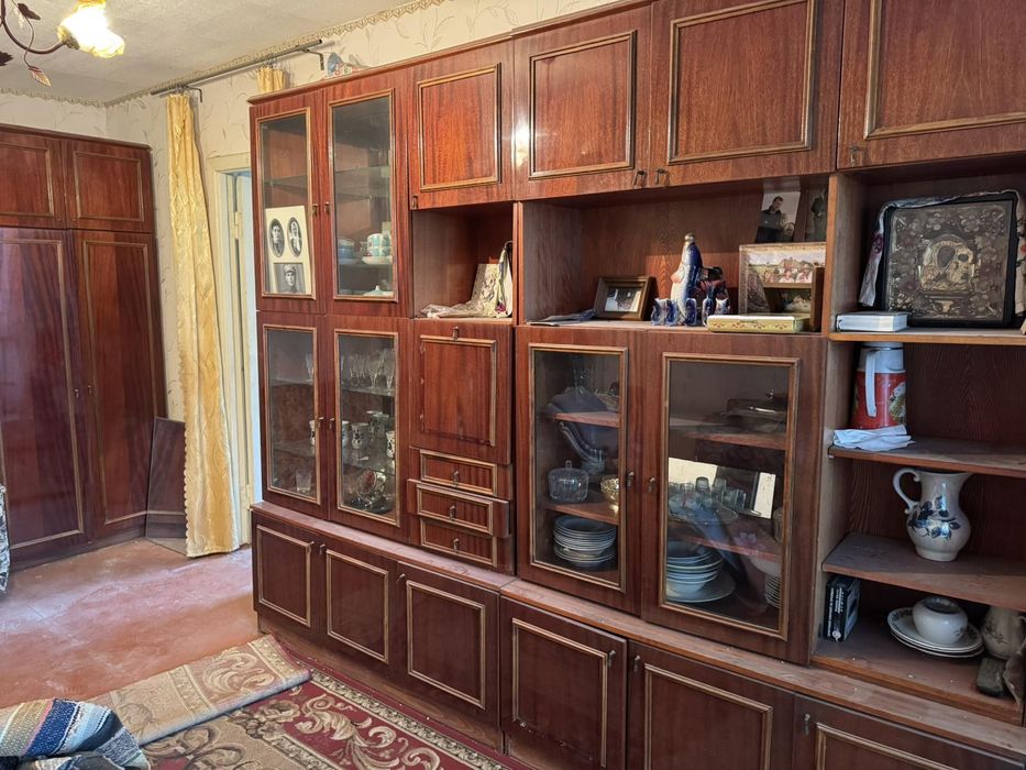 Продам стенку,диван и два кресла