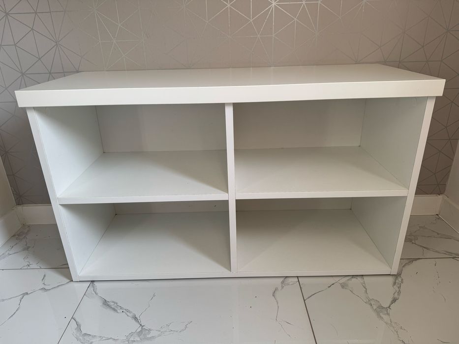 Szafka na buty oraz wieszak na ubrania