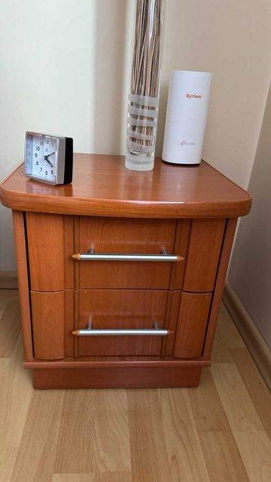 Łóżko ze stelażem plus dwa stoliki nocne