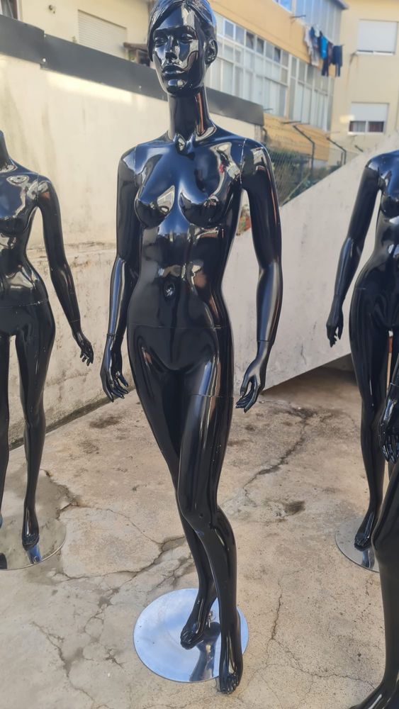 Manequins.