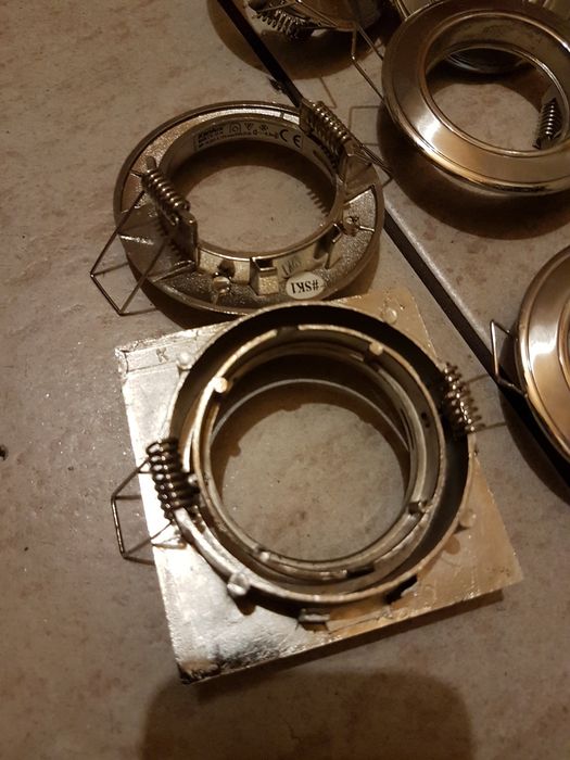 Oprawa sufitowa nadtynkowa  oczko świetlne