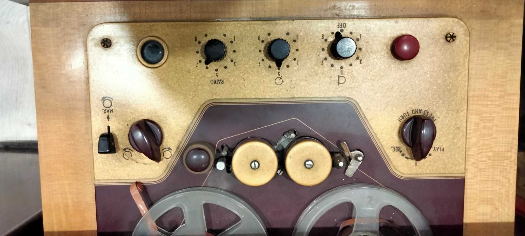 Móvel gira discos anos 50 muito raro - Troca