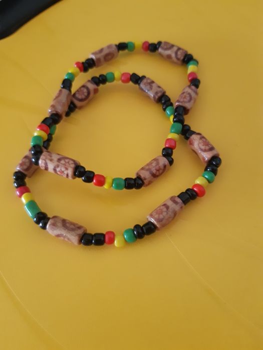 Pulseiras com missangas