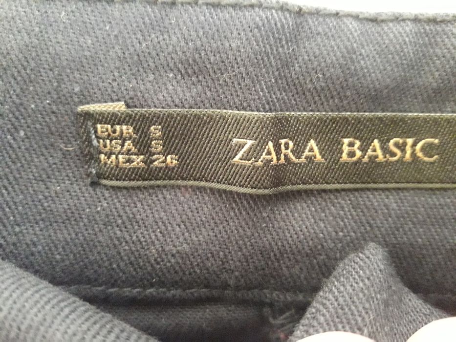 Saia azul marinho de botões