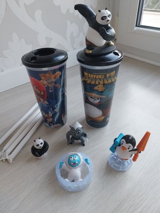Zestaw kubków Sonic i Kung Fu Panda z figurkami