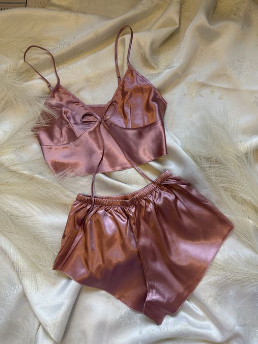 Рожева атласна піжама