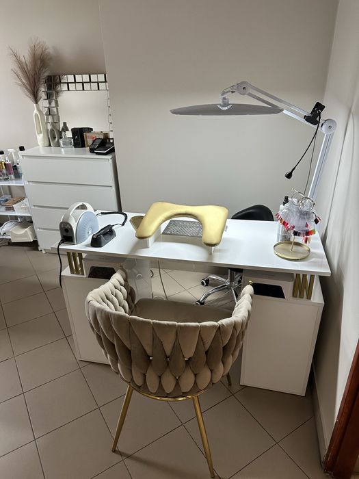 Podnajmę stanowisko do manicue i pedicure