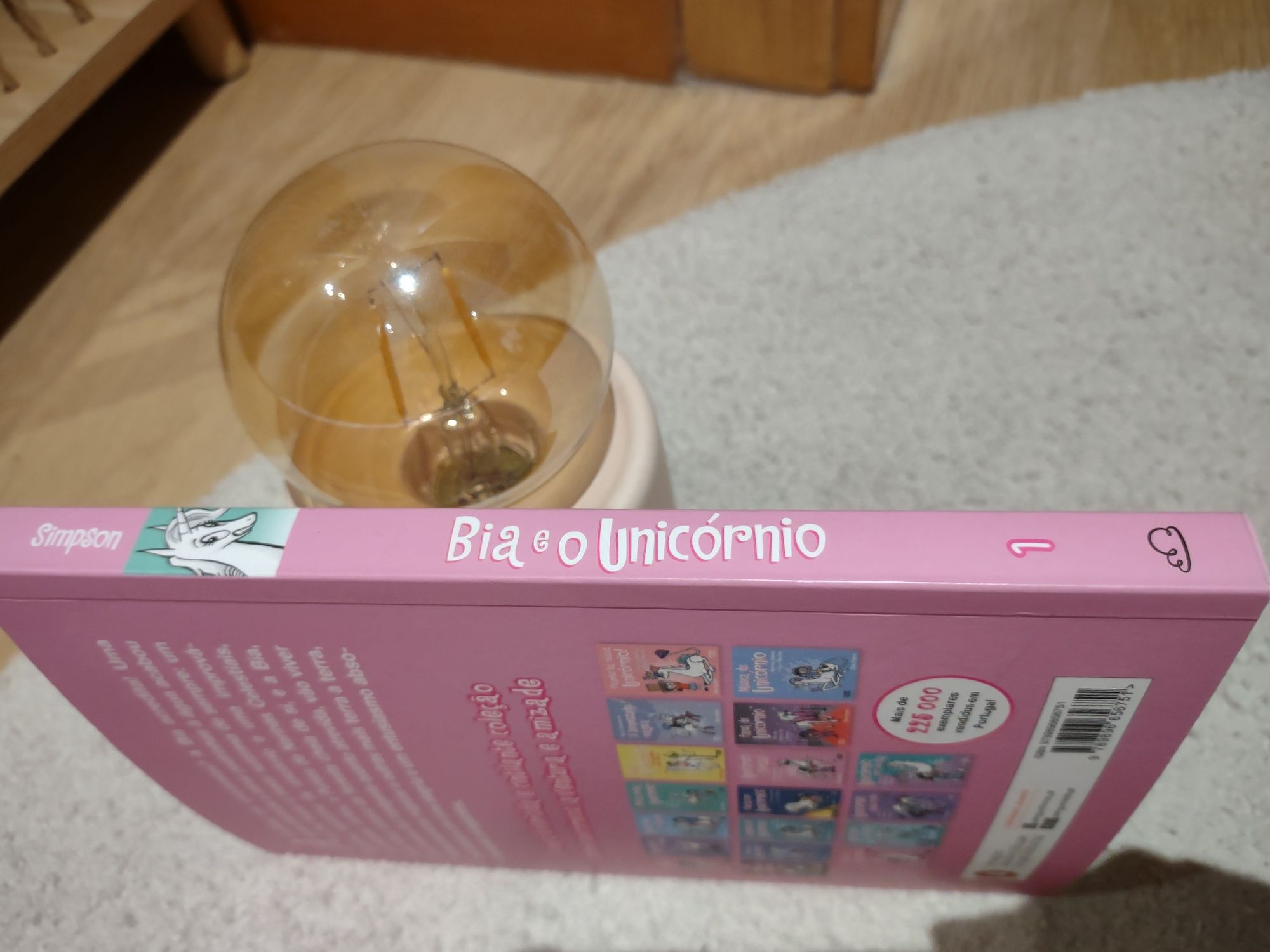 Livro Bia e o Unicórnio