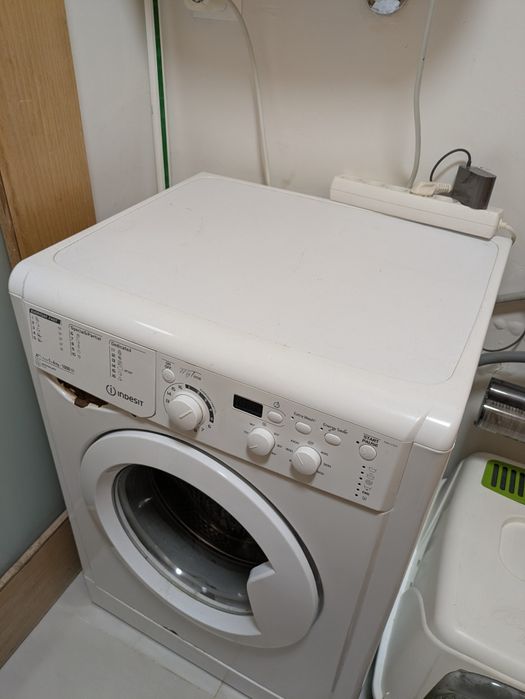 Máquina de lavar roupa Indesit (6 kg)