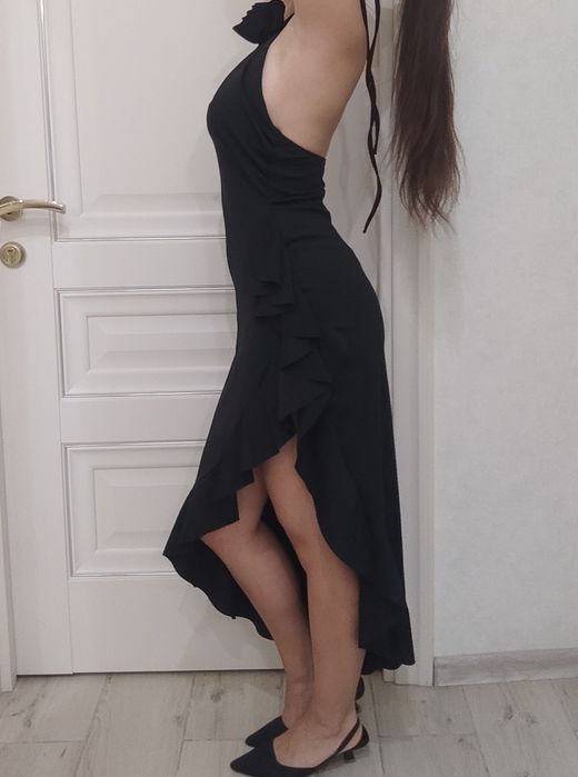Чорна асиметрична сукня