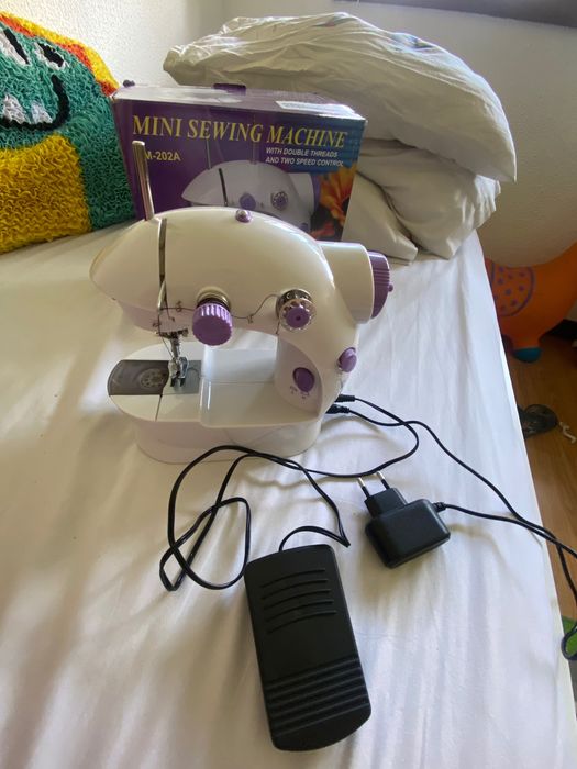 Mini máquina de costura