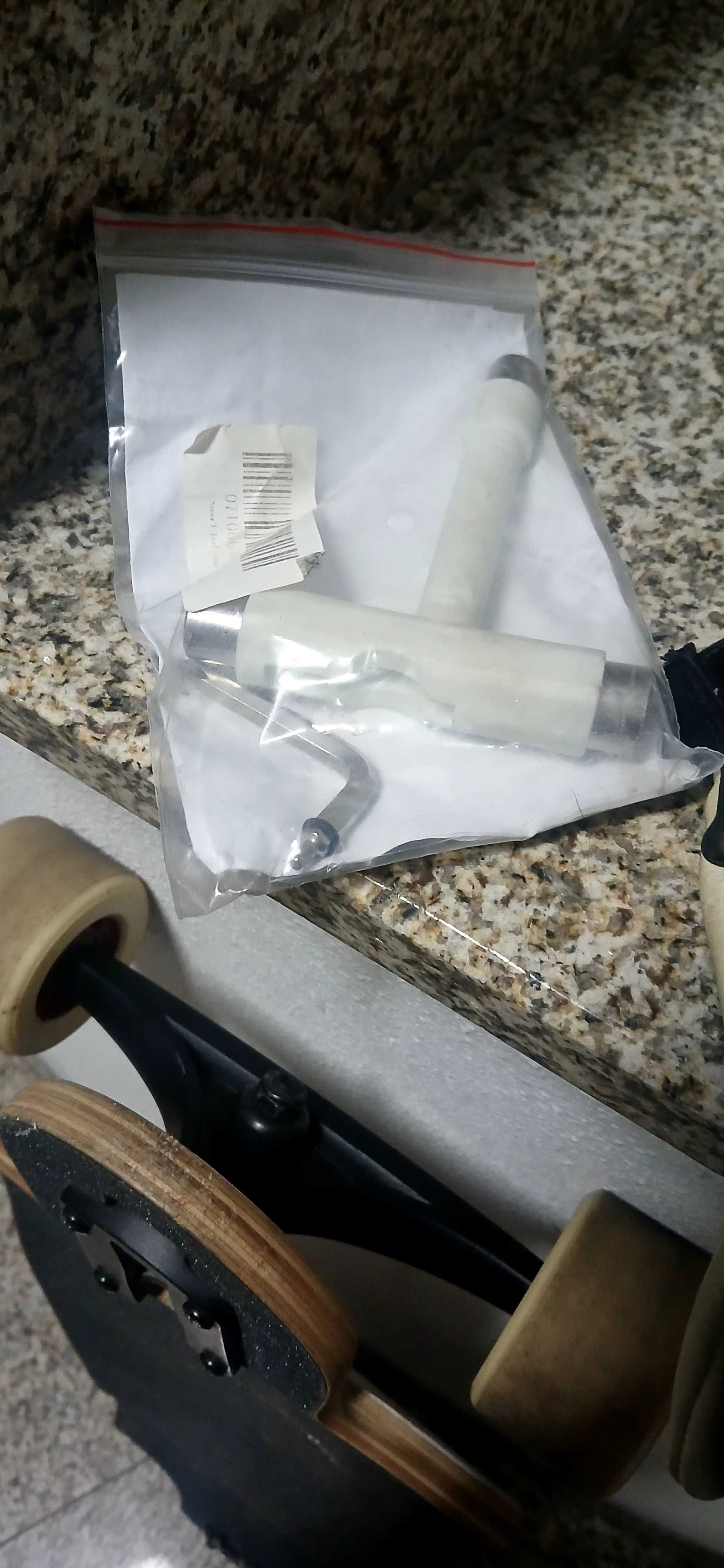 Landyachtz Switchblade 38'' Crown Peak Longboard and gloves