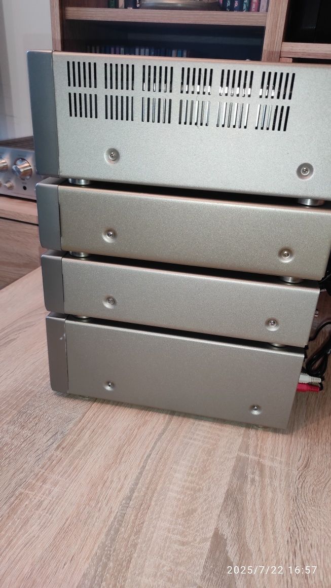 Wieża Onkyo MIDI w bdb stanie. Pilot w zestawie.
