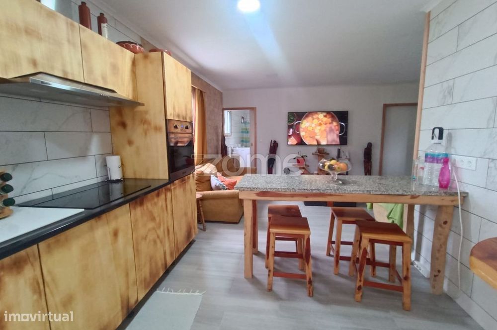 Moradia T6 + 2 Dependências Em Almagreira