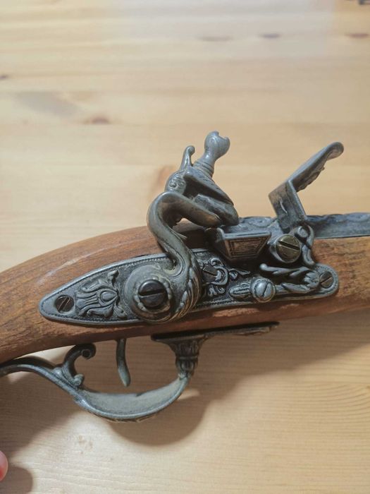 3 Réplicas de armas antigas + depósito de pólvora
