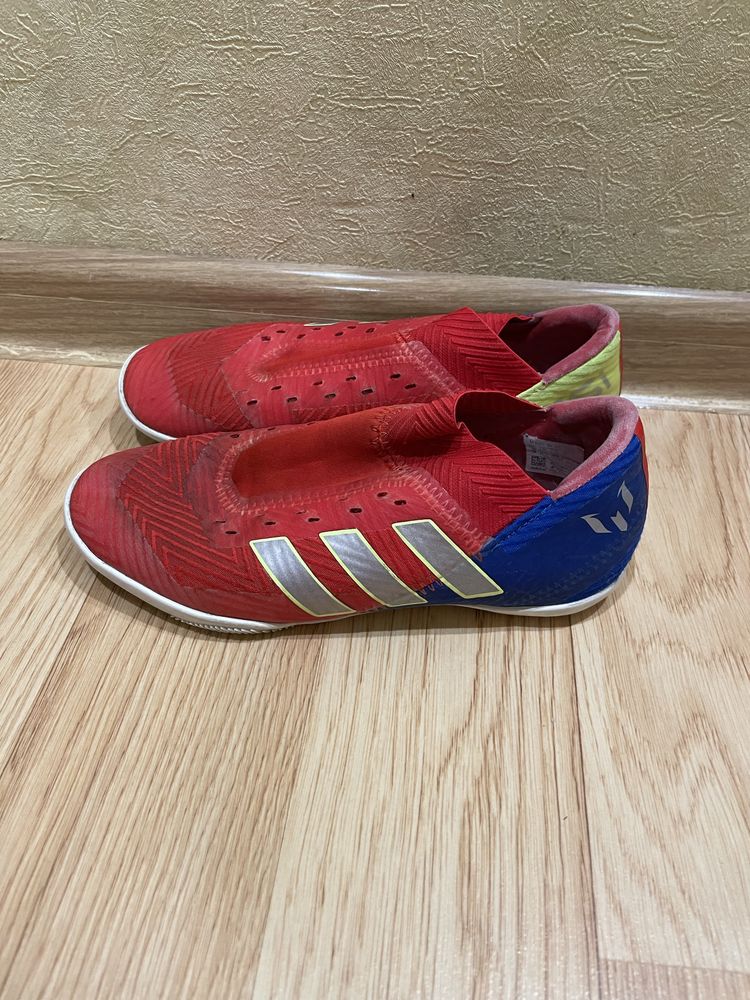 Футзалки adidas розмір-35