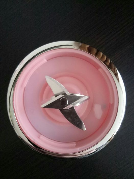 Соковыжималка/блендер для смузи портативный, 300 ml. Цвет розовый