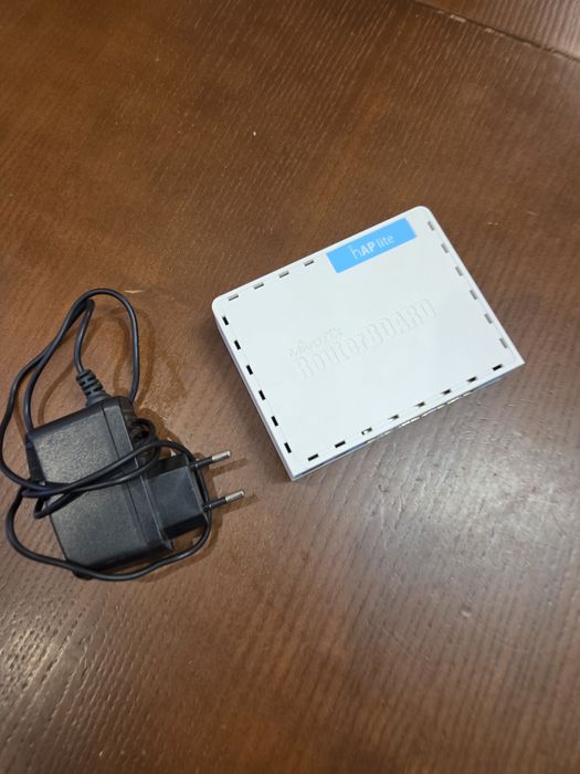 Маршрутизатор роутер MikroTik hAP Lite (RB941-2nD)