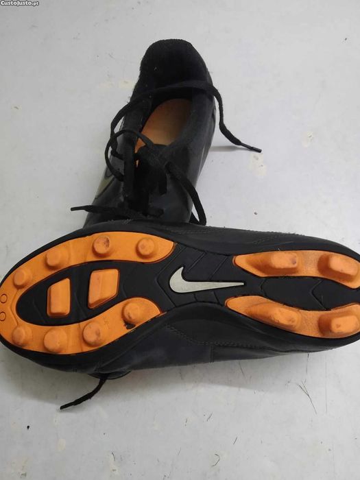 ***2 pares chuteiras nike, 38 desocupar***