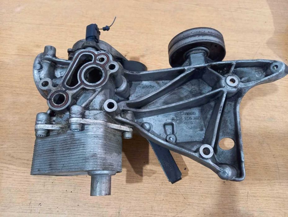 Łapa podstawa mocowanie filtra oleju alternatora 1.8 2.0 TFSI AUDI