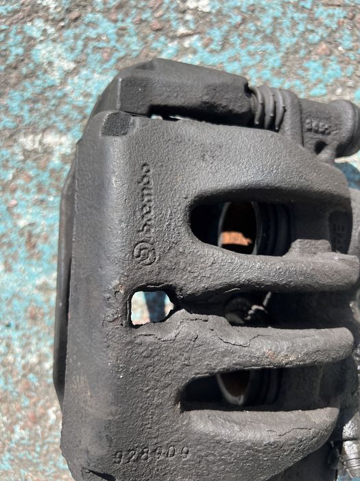 Продам Супорт оригінал  правий на Мерседес Віто (Спрінтер)16 р